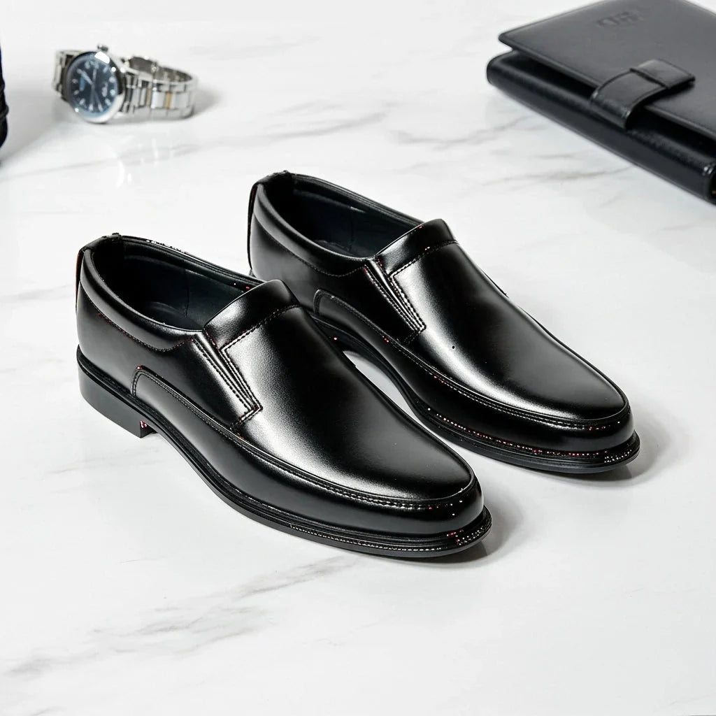 BLACK SLIP-ON LOAFER